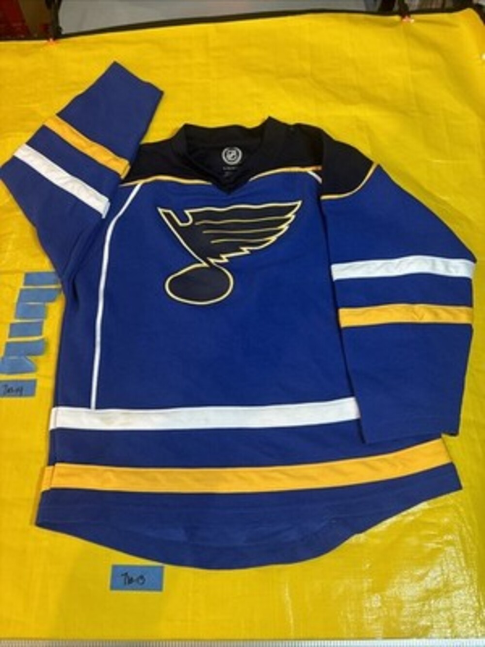 NHL St Louis Blues Youth Jersey XL 14/16 Blue Officially Licensed. With Puck
